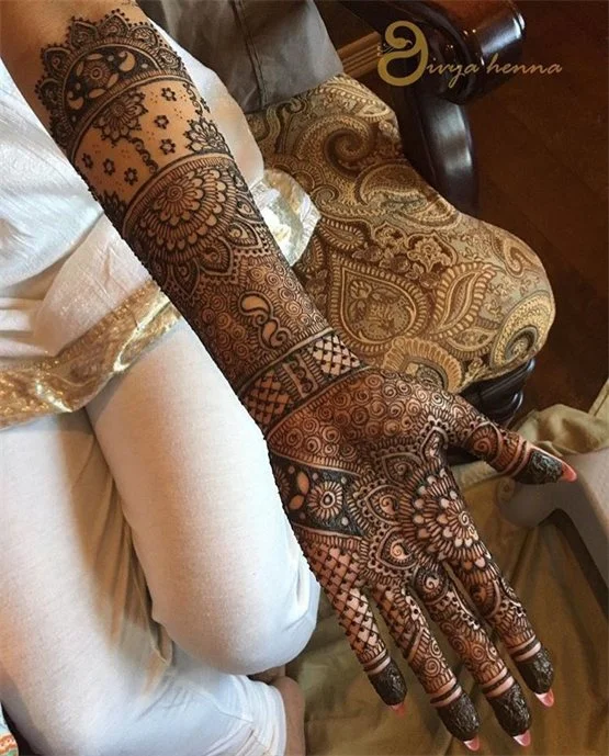 Modern Knot Look On Stylish Full Hand Mehndi Design Modern Knot Look On Stylish Full Hand Mehndi Design